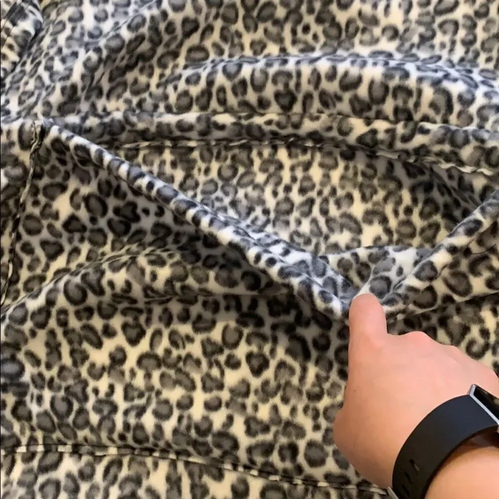 🎉last price  🎉Animal print rob/ blanket